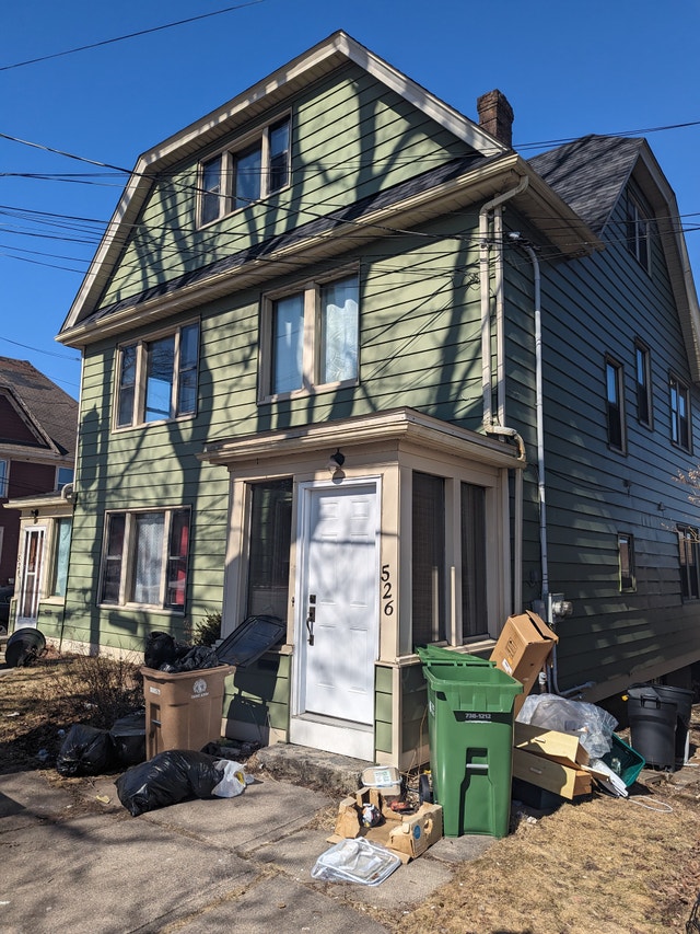 526 Mckiel 2A Single Room for Rent, Shared Kitchen/Bathroom Long