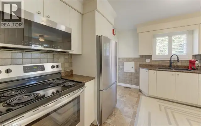 144 HOLBORN Drive Kitchener, Ontario in Houses for Sale in Kitchener / Waterloo - Image 11
