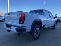 Take a look at this FULLY-LOADED Denali 3500 Heavy-Duty DURAMAX Diesel.... With every option includi... (image 6)