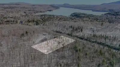 Découvrez un coin de paradis niché au bord des eaux pures du lac Stukely. Au « Domaine des Étoiles »...
