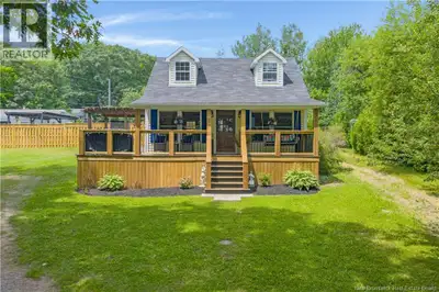 What a gem, beautiful 3 bedroom cottage + separate 2 bedroom bunk house, very cozy and in a great co...