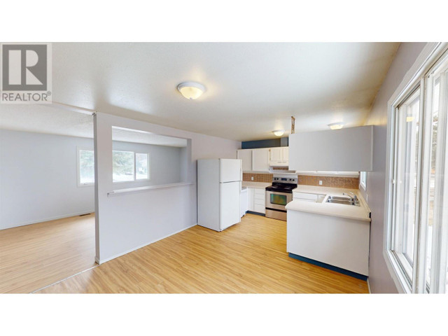 10109 MACINTOSH CRESCENT Hudsons Hope, British Columbia in Houses for Sale in Dawson Creek - Image 4