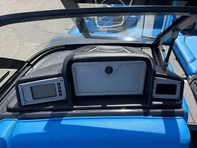 2022 SUPRA SL450 in Powerboats & Motorboats in St. Albert - Image 17
