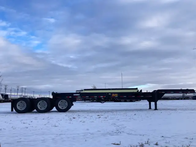 2006 Hyundai Container Chassis / 20 ft container pins in Heavy Equipment in Laval / North Shore - Image 8