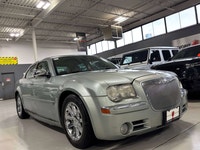 **MONTH-END SPECIAL! **FEATURING : RWD, SUNROOF, AUTO DIMMING MIRRORS, ANALOG CLOCK, HIGHLY EQUIPPED... (image 1)