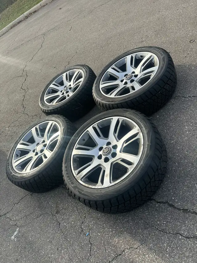 Cadilac Escalade Gmc Yukon suburban 22inch winters 6x139.7 in Tires & Rims in Mississauga / Peel Region - Image 4