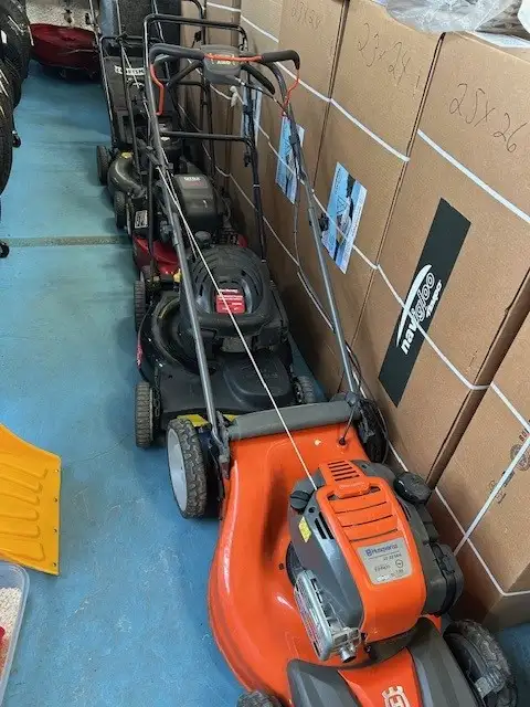 TONDEUSE USAGÉE DIFFÉRENDS MODÈLES in Lawnmowers & Leaf Blowers in Laval / North Shore - Image 3