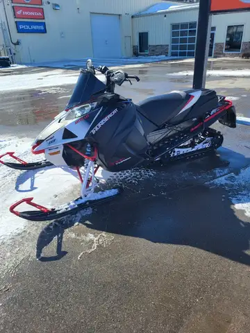 2017 ARCTIC CAT ZR 9000 THUNDERCAT Financing Available! Call Kirk or Brad 204-857-5468 Engine Type:...