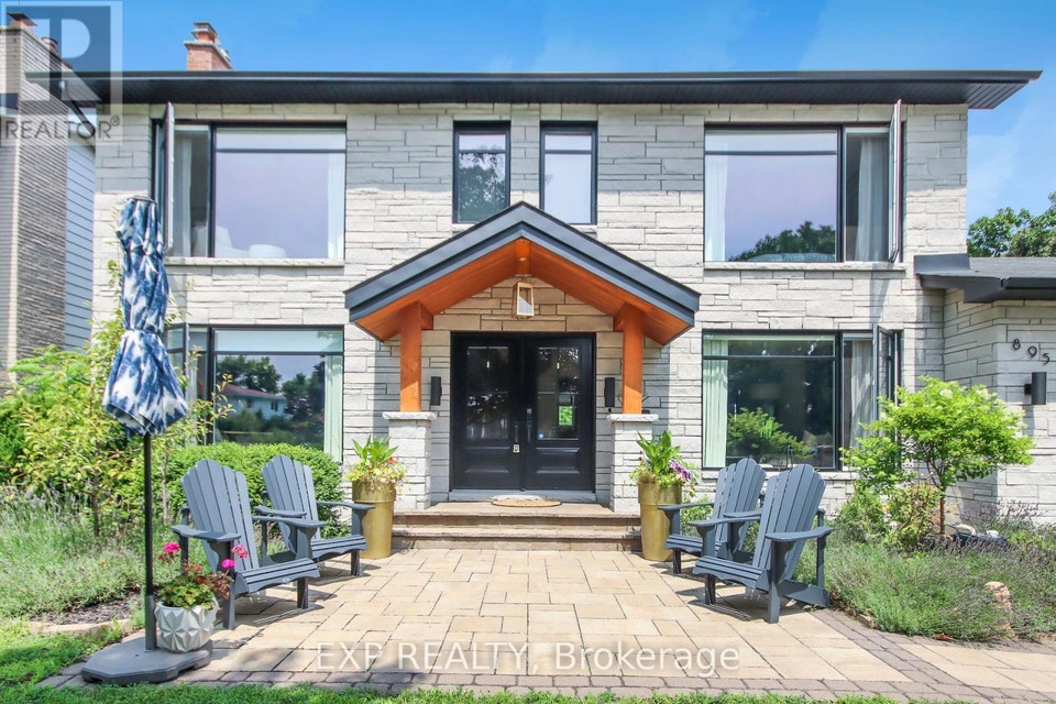895 DRESDEN CRESCENT Ottawa, Ontario 2