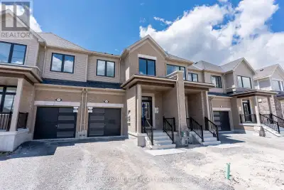 Beautiful freehold townhome built by Tribute Homes, situated in the highly desirable Coburg TrailsCo...