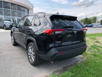 Engine: 2.5L L/100Km City: 8.8 L/100Km Hwy: 7.1 Safety Equipment Electronic Stability Control (ESC)... (image 5)