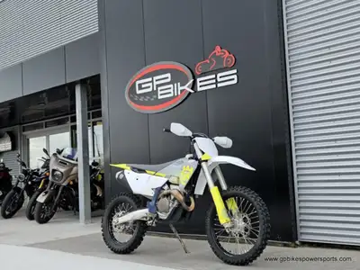 2024 Husqvarna FX 350 With the agility of a 250 and a 450-rivalling power-to-weight ratio, the FX 35...