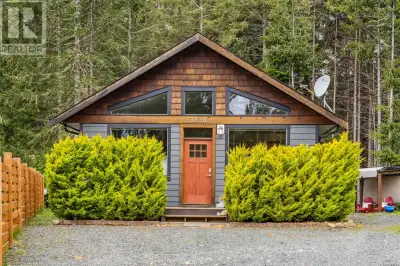Looking for the perfect coastal escape? This cozy westcoast inspired 2 bed, 1 bath retreat is ready...