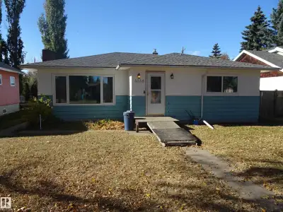 This 1244 sq ft bungalow is perfect for a growing family in a quiet town. Enter the home on the main...