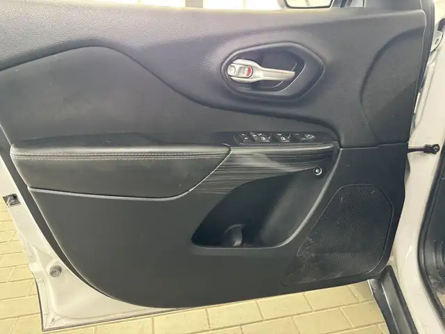 2016 Jeep Cherokee 4WD 4dr Altitude -Ltd Avail- in Cars & Trucks in Longueuil / South Shore - Image 17