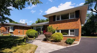 Price: $999,000 / $3,790/mo Prime location with easy access to 401 & DVP/404. Premium-sized pie-shap...