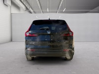 CLEAN CARFAX. CONFIDENCE MEETS CONVENIENCE Elevate your daily drive with this stylish and versatile... (image 3)