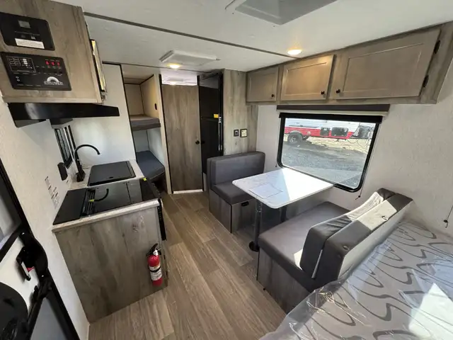 2027 ,Sun Lite,Sunset Park RV 21DB in Travel Trailers & Campers in Kamloops - Image 5