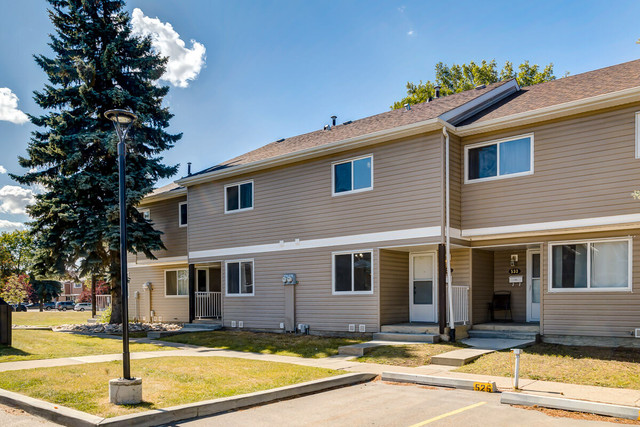 Affordable Townhomes for Rent - Hartford County Townhomes - Town in Long Term Rentals in Edmonton
