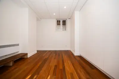 Charmant appartement au sous-sol situé au3890 Boulevard Rosemont, offrant420pidespace bienaménagé.Id...