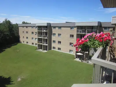 MAGNIFIQUE 4 1/2 QUARTIER NORD (ASCENSEUR)
