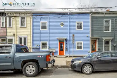 ARI Properties is proud to welcome you to Birmingham Street in Downtown Halifax!. This bright, moder...