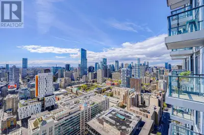***Price To Sell, NO Offer Bidding***Welcome to this gorgeous, sun-filled studio located in the hear...