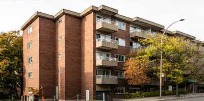 Beautiful, luxurious concrete building located between the Jewish General Hospital and the Ste-Justi...