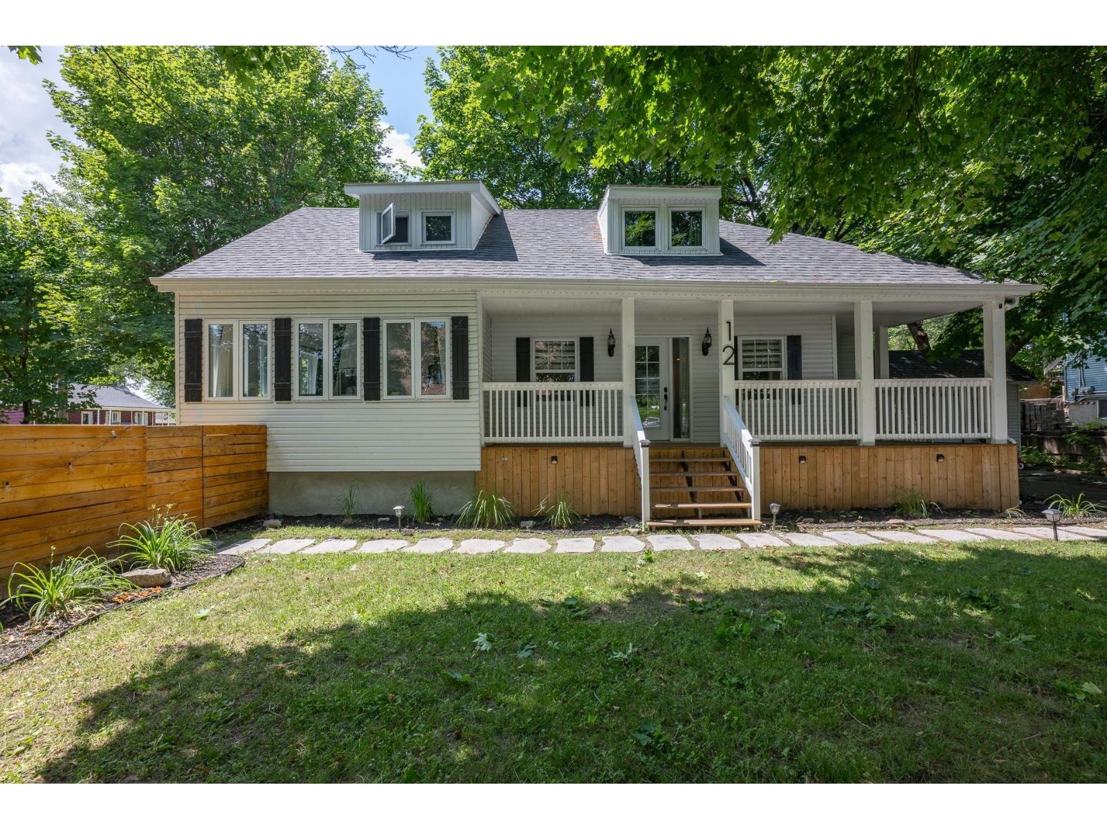 37e Avenue — photo 1