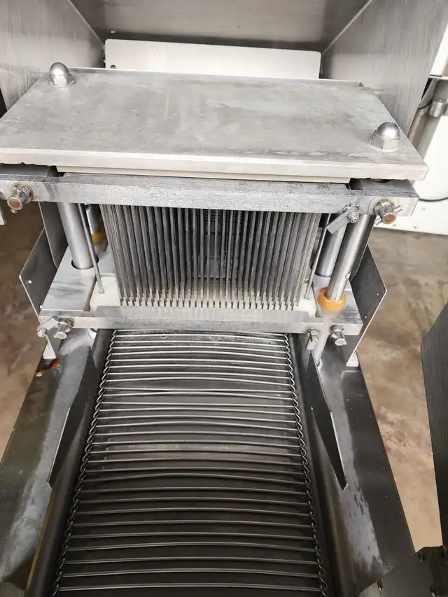 Ross Industries Meat Tenderizer / Attendrisseur de Viande in Industrial Kitchen Supplies in City of Toronto - Image 6