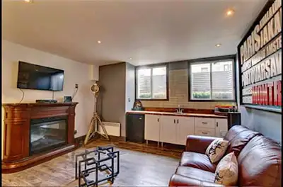 Downtown - Superb 5 1/2 Furnished For July 1st - Semi-Basement