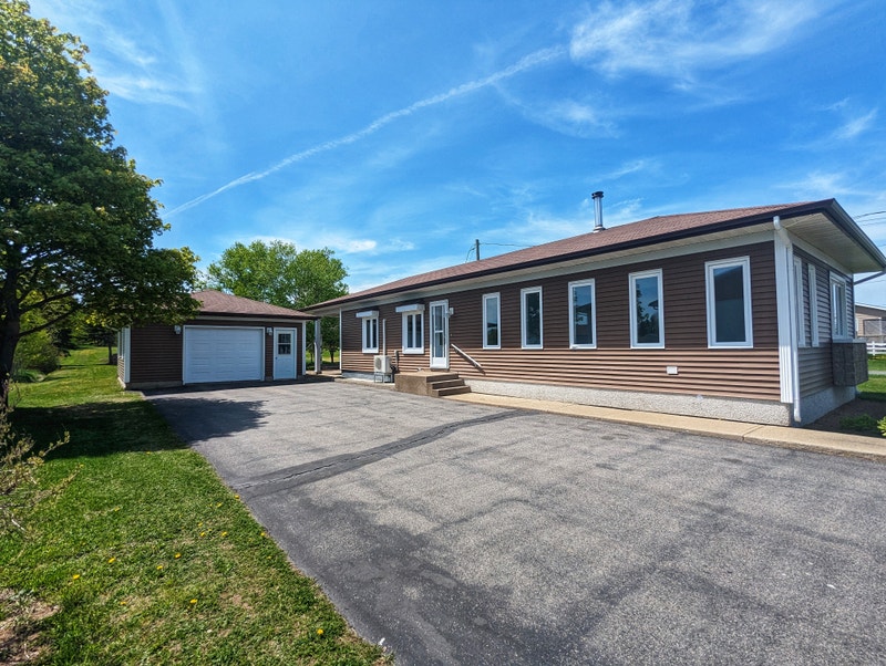 111 Rue des Pins, PetitRocher, NB E8J 1R6 · Comté de Gloucester