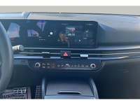 This 2026 Kia Sportage Wagon Body Style EX arrives with 18 alloy wheels, a panoramic sunroof, 12.3 n... (image 4)