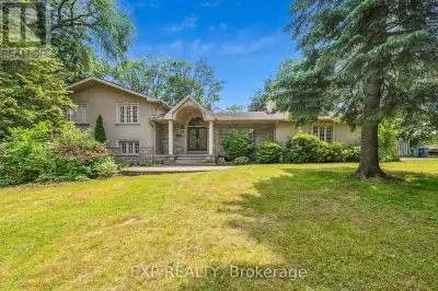 1572 KNARESWOOD DRIVE Mississauga (Lorne Park), Ontario
