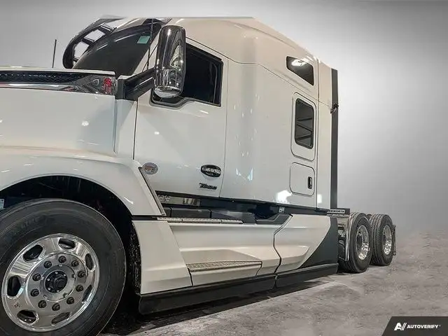 2025 Kenworth T680 in Heavy Trucks in Moncton - Image 4