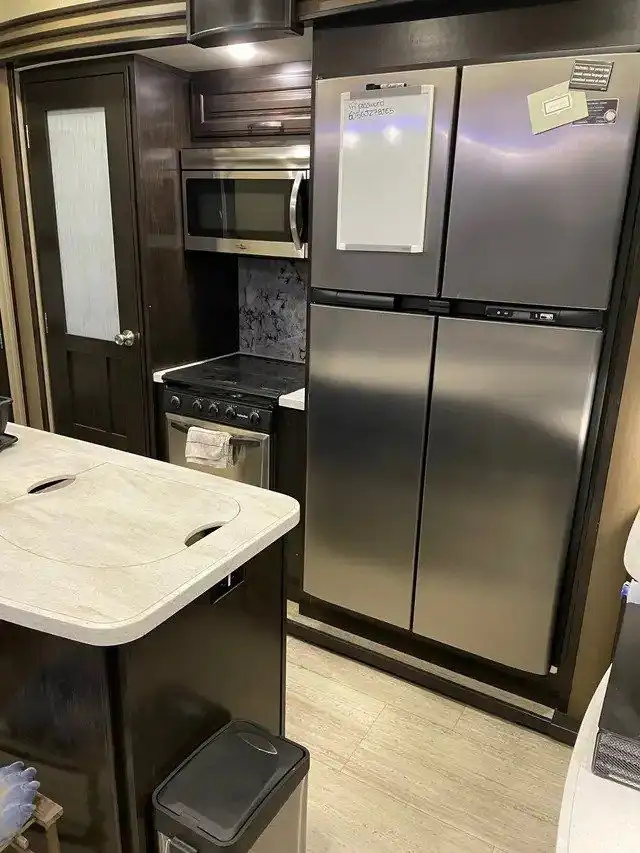 2018 GRAND DESIGN MOMENTUM 376TH (FINANCING AVAILABLE) in Travel Trailers & Campers in Strathcona County - Image 7