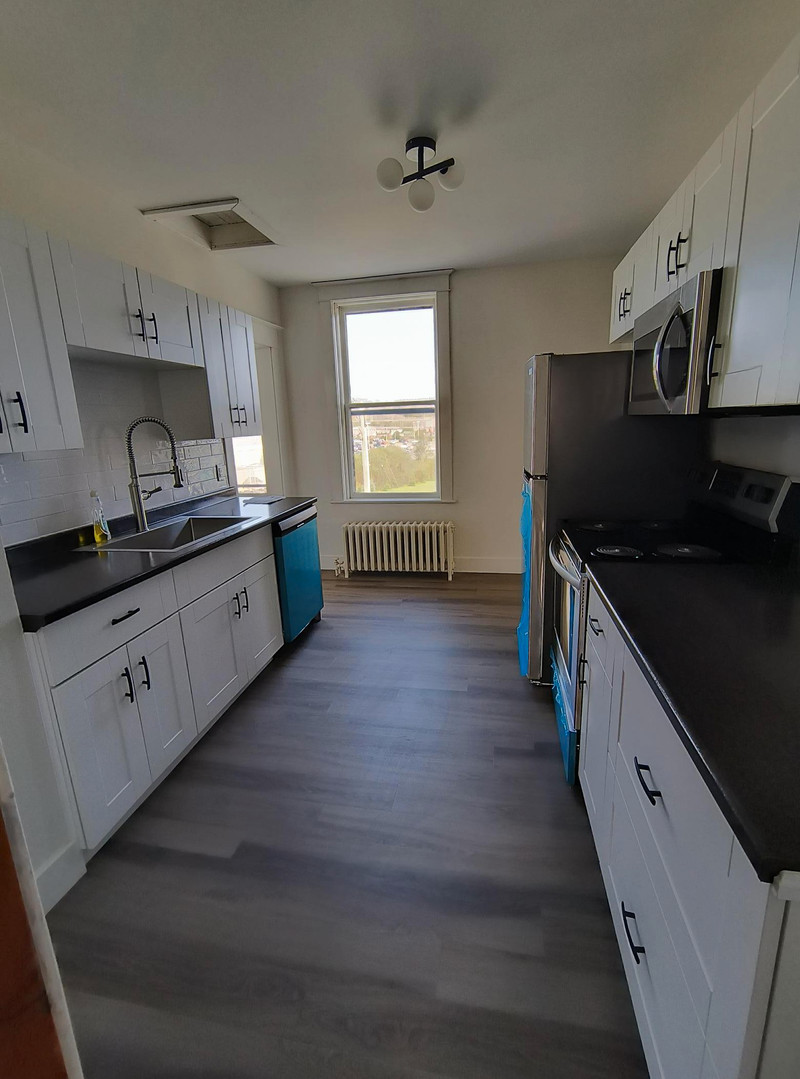 NEW Large 3 Bedroom Third Floor Apartment W/ Laundry Hookup Long Term