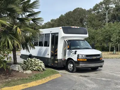 2020 Chevrolet Express 4500 11' 3in. Clearance 21 Passenger Including Driver Valeo Air Conditioning...