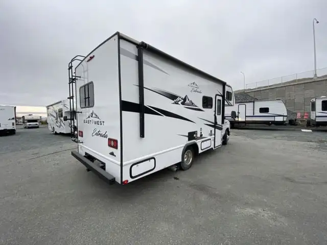 2023 EAST TO WEST Entrada 2200S in RVs & Motorhomes in Bedford - Image 10