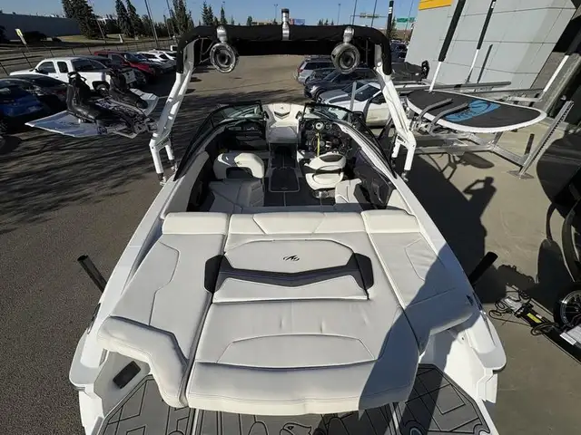 2017 Monterey 238 SS SURF in Powerboats & Motorboats in Saskatoon - Image 9