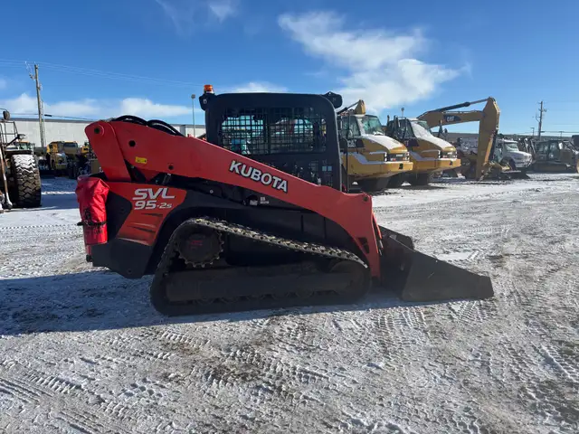 2019 KUBOTA SVL95-2S in Heavy Equipment in Calgary - Image 3