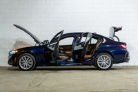 *English below* *Français:* Cette BMW 330i xDrive 2023 affichant 36 910 km, provenant d'un seul prop... (image 4)
