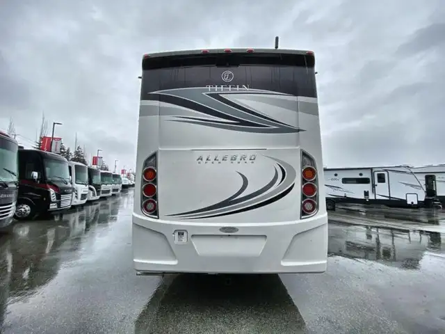 2017 Tiffin Motorhomes Allegro 36 LA in RVs & Motorhomes in Abbotsford - Image 8
