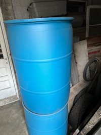 Barils contenants 55 gallons à vendre à Longueuil