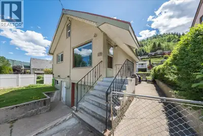 Welcome to this great family home in the heart of Warfield offering a rare combination of functional...
