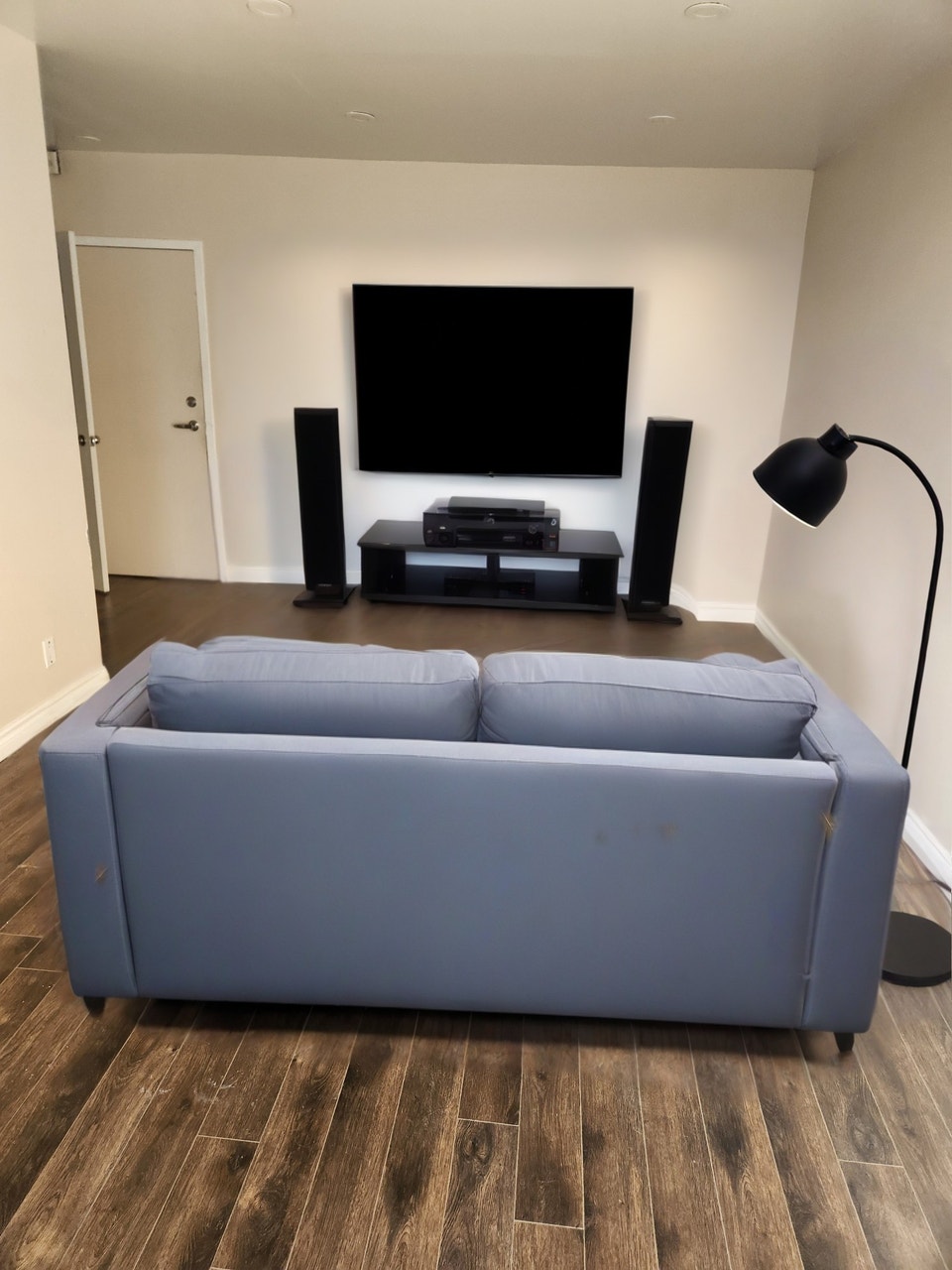 2 Bed with 1 Mo. Free Rent + extra $100 off for Seniors! 4