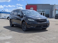 The 2026 Chrysler Pacifica Select offers a blend of style, comfort, and family-friendly technology i... (image 8)