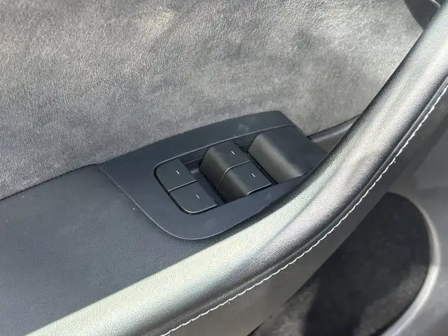 2023 Tesla Model Y Base5601878023766118411