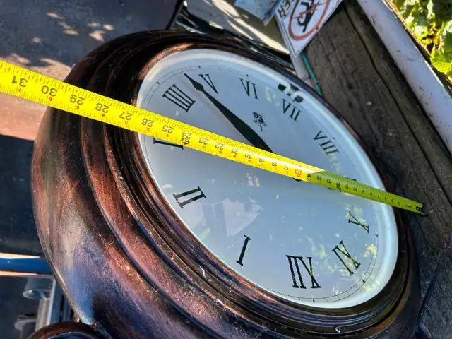Horloge suspendue in Outdoor Décor in Drummondville - Image 4