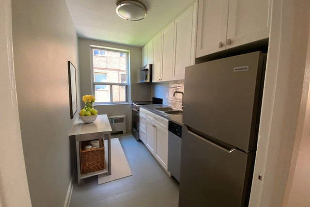 1 Bedroom Apartment for Rent in Etobicoke Kingsway Neighbourhood in Long Term Rentals in City of Toronto - Image 4